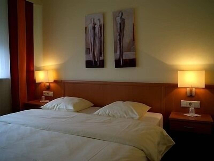Bedroom 2, Hotel Acacia, Esch-sur-Alzette