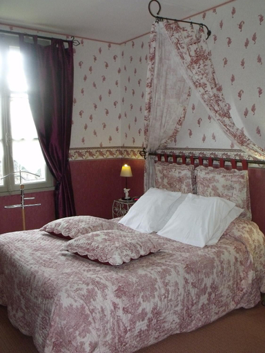 Bedroom 3, Logis Hotel Le Relais Saint Louis, Orne