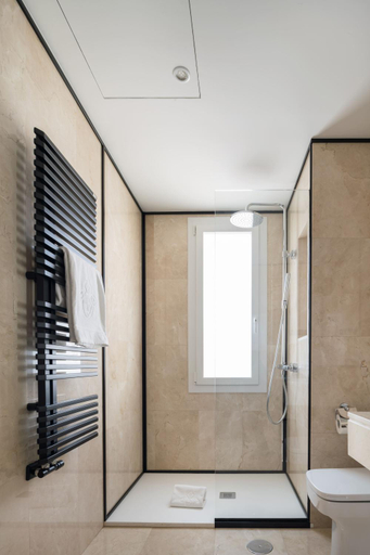 Bathroom 4, Principe Pio, Madrid