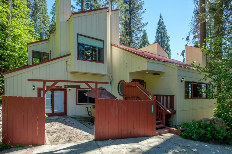 Exterior & Views 1, Yosemite Magic Studio "B", Mariposa