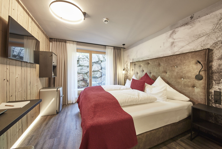 Bedroom 3, Hotel Astrid mit Panoramapool & inklusive JokerCard, Zell am See