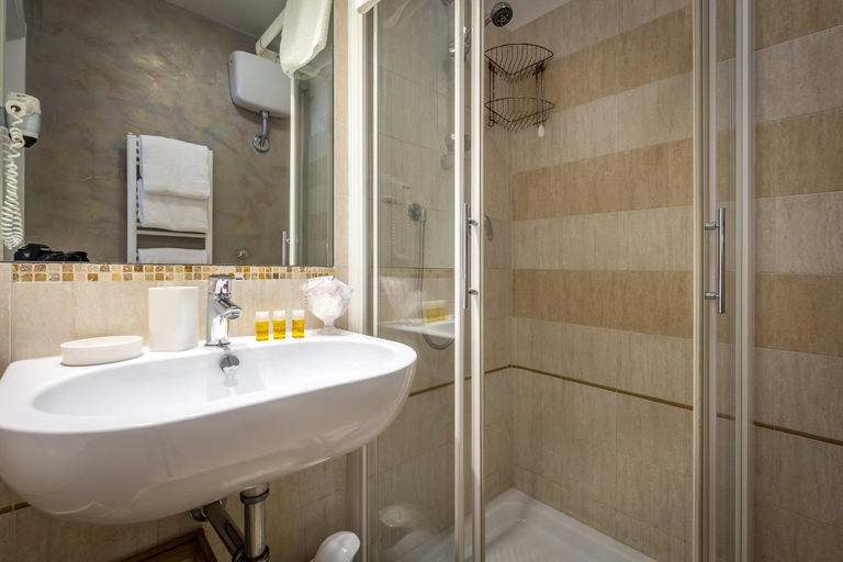 Bathroom 3, Casa di Barbano, Florence