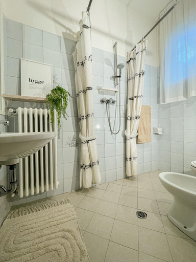 Others 5, Americana Beach House, Rimini