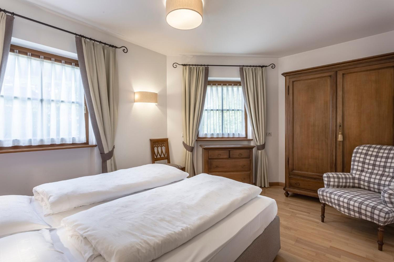 Others 4, Residence Castel, Bolzano