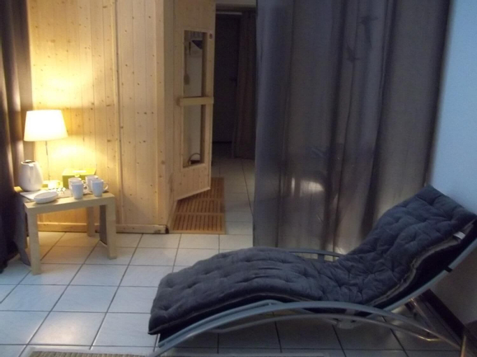 Bedroom 3, Logis Hotel de France, Doubs