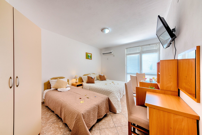 Bedroom 3, Hotel Dana