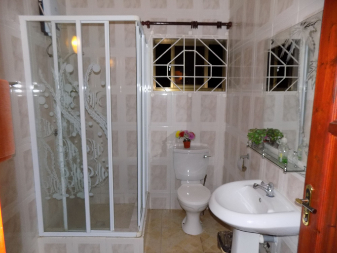Bathroom, Green Palm Self Catering Apartments and Chalets
