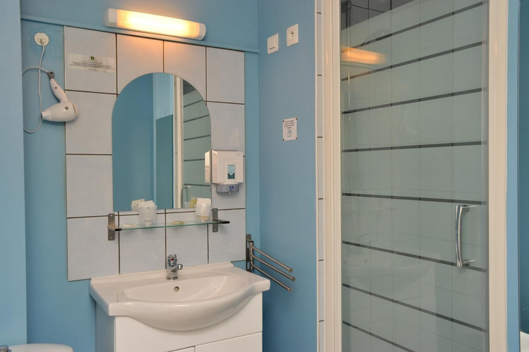 Bathroom 3, Logis Hotel Le Val De Vence, Ardennes
