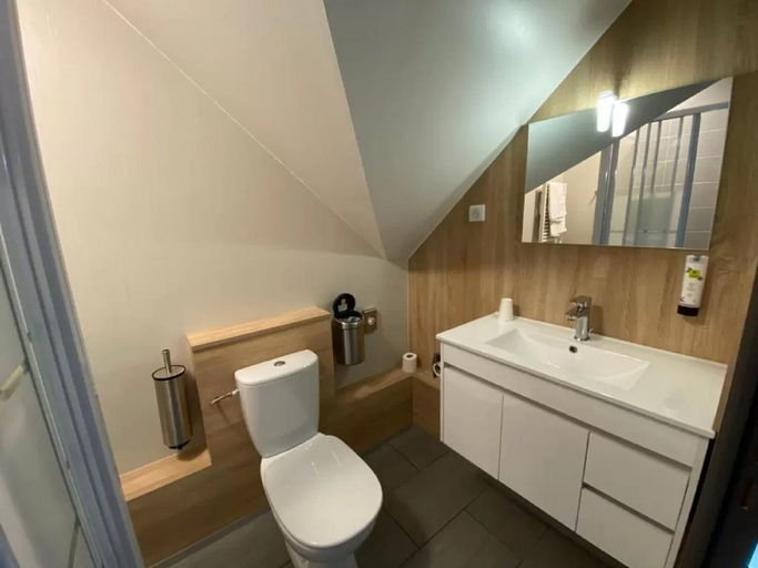 Bathroom 5, Hôtel Saint Nicolas, Oise