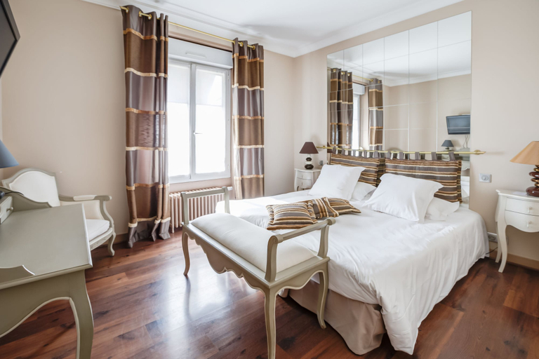 Bedroom 2, Hostellerie de la Renaissance, Orne