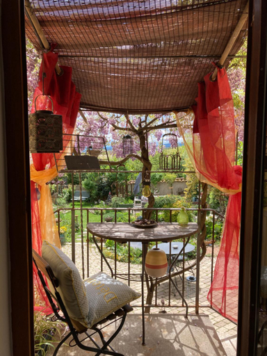 Others 5, LA MAISON D'IVONA, Rhône
