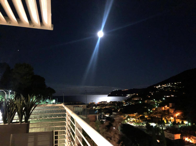 Exclusive Apartment Alassio with sea view, Savona