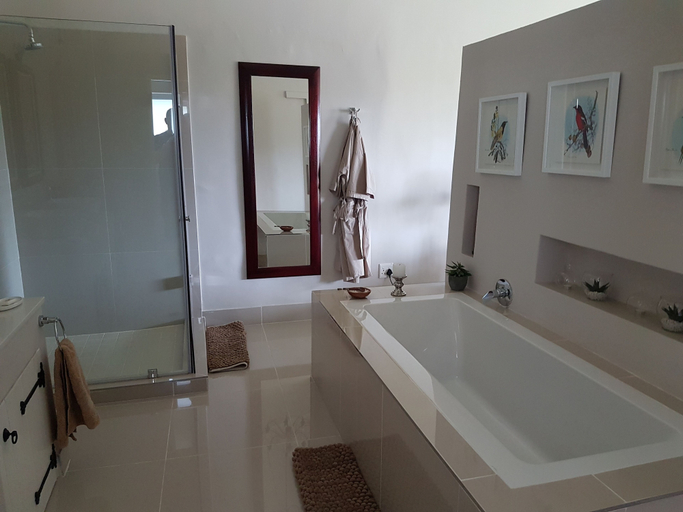 Bathroom 5, Blue Gum Country Estate, Overberg