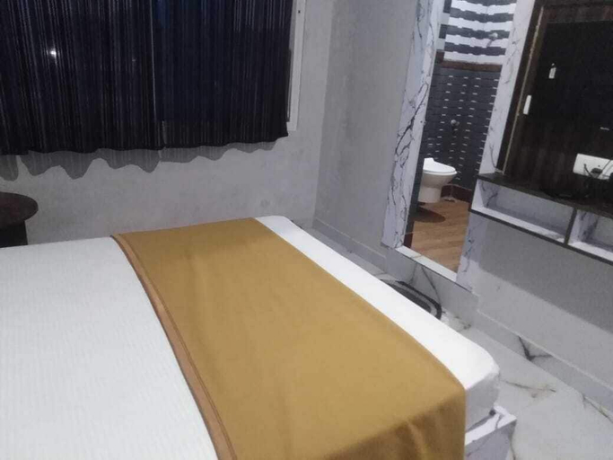 Bedroom 4, SSV Hotel Near Airport by Urban Express, Bangalore Rural