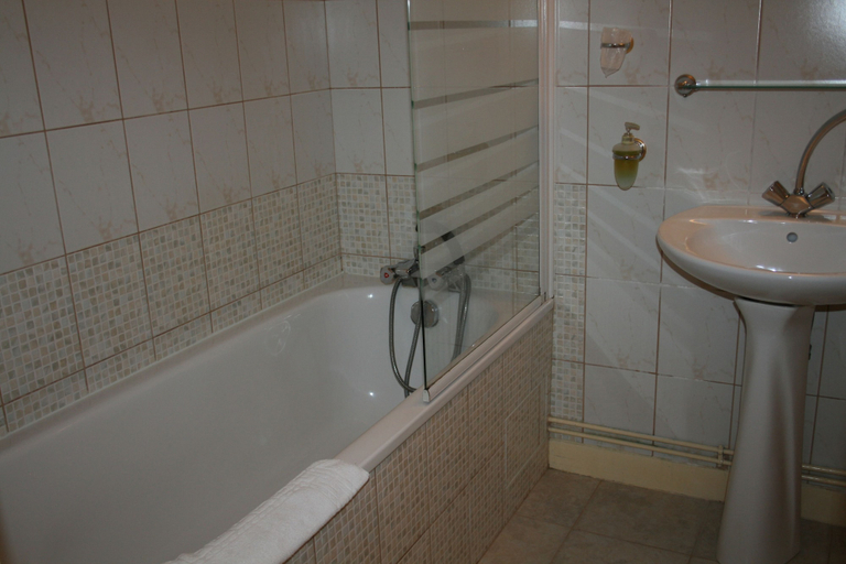 Bathroom, Auberge la Fontaine, Cher