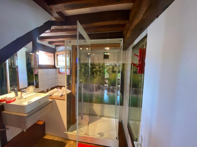 Bathroom 5, Le Relais du Haras, Calvados