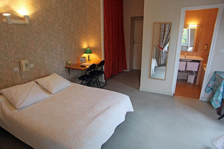 Bedroom 2, Chateau Lou Cante Perdrix, Gard