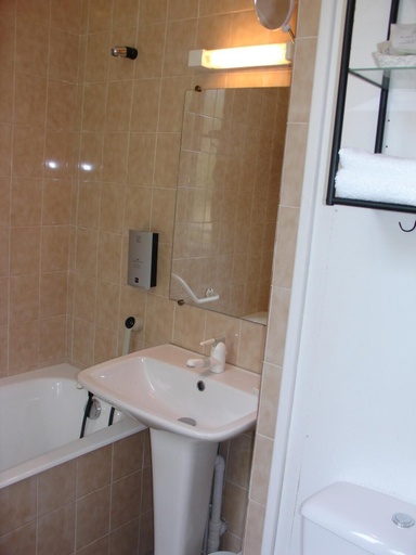 Bathroom 3, Chateau Lou Cante Perdrix, Gard