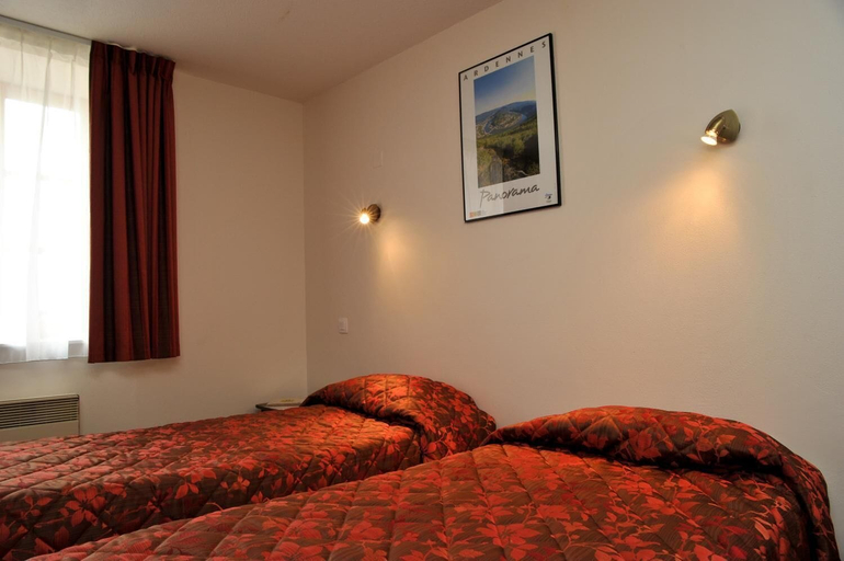 Bedroom 2, Logis Hotel Le Val De Vence, Ardennes