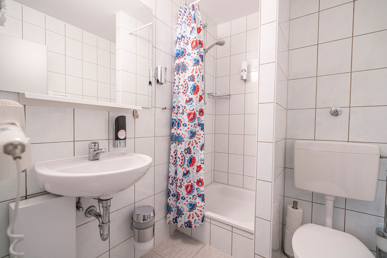 Bathroom 5, BIG MAMA Berlin, Berlin