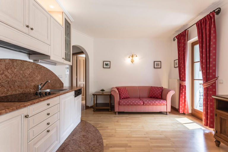 Others 2, Residence Castel, Bolzano