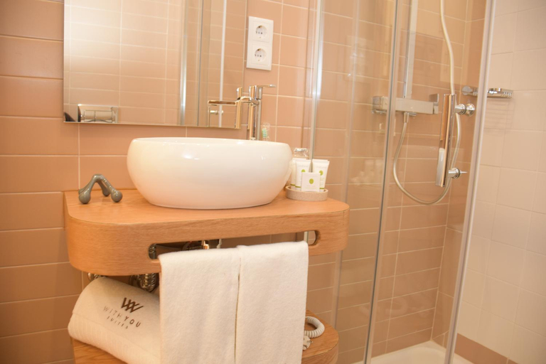 Bathroom 3, With You Suites-NEW, Lisbon