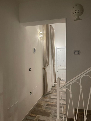 Others 3, Relais Medea, Taranto