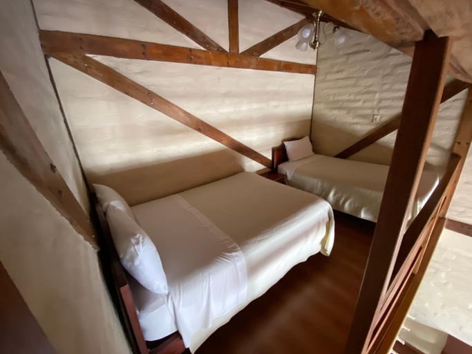 Bedroom 2, Hotel Volcano Banos, Baños