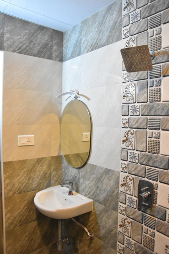 Bathroom 4, Sanns tropicana Hotel, Kancheepuram