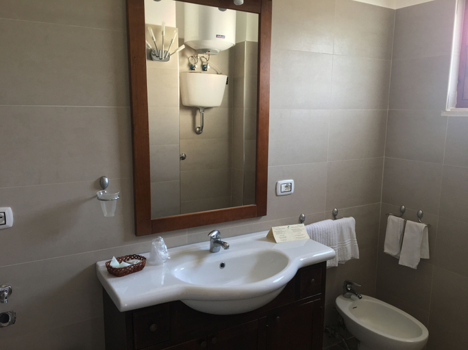Bathroom 5, Hotel Le Palme, Salerno