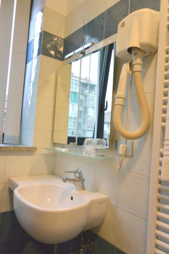 Bathroom 3, Hotel Balbo, Torino