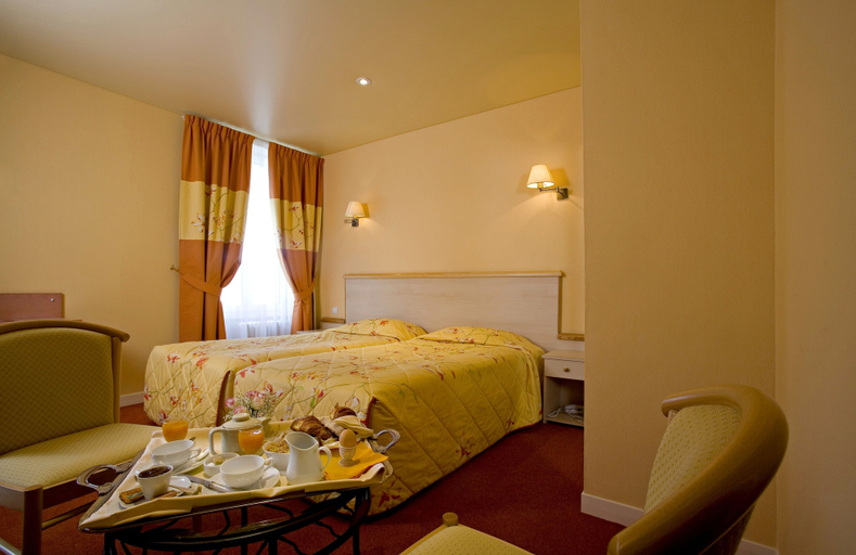 Bedroom 2, Hôtel Restaurant Le Parc, Allier