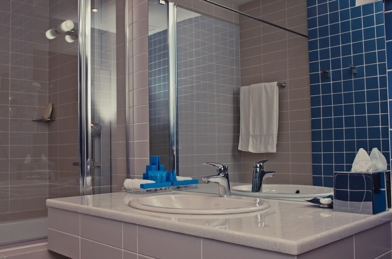 Bathroom, Chirag Plaza Hotel, Baku
