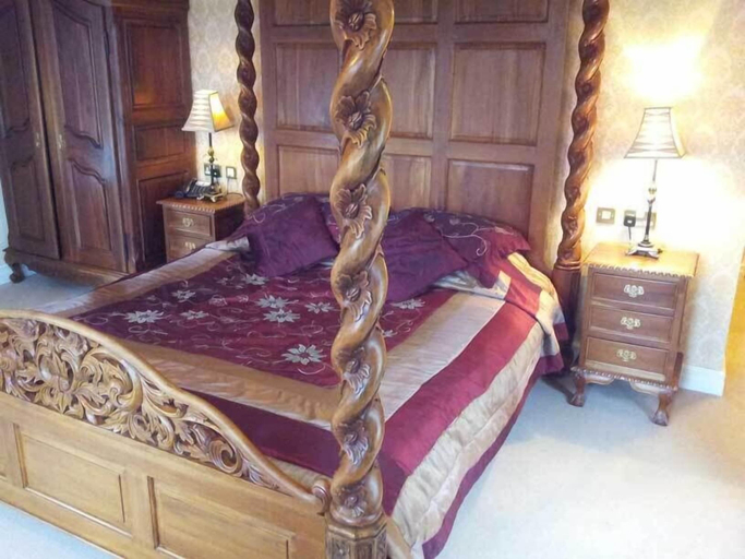 Bedroom 2, White Waters Country Hotel, Denbighshire