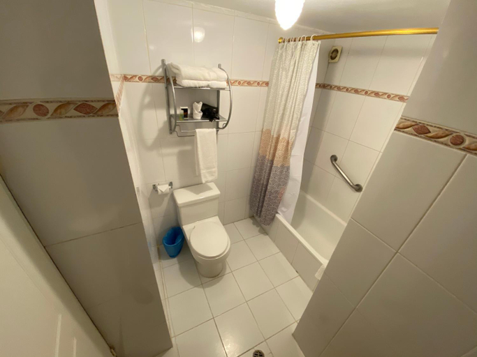 Bathroom, Hotel Volcano Banos, Baños