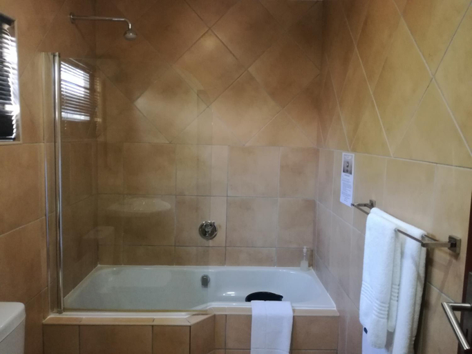 Bathroom 2, Belmont Guest House, Mangaung