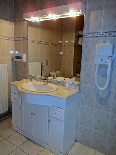 Bathroom 3, Hotel Continental Gare du Midi, Bruxelles