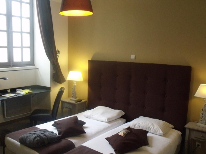 Bedroom 3, Logis Hotel Le Relais Saint Louis, Orne