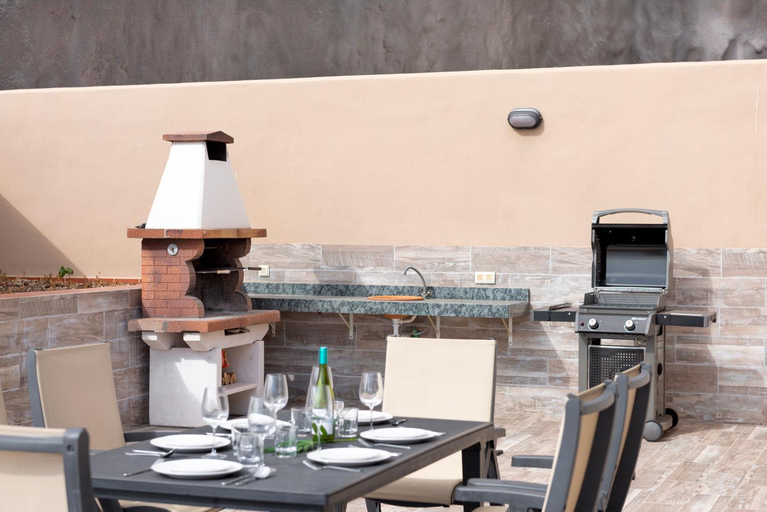 Others 2, Luxury Villa Maria private heated pool Free Car except Christmas, Santa Cruz de Tenerife