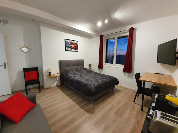 Shared lounge/TV area