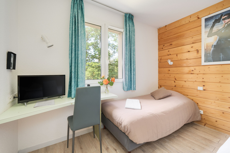 Bedroom 3, Logis Hotel Acacia, Meurthe-et-Moselle