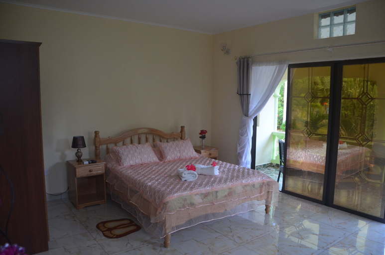 Bedroom 4, Green Palm Self Catering Apartments and Chalets