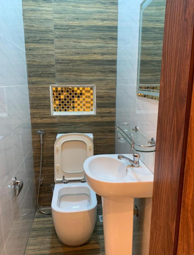 Bathroom 3, God's Touch Apartments Remi Fani Kayode GRA. Ikeja, Kosofe