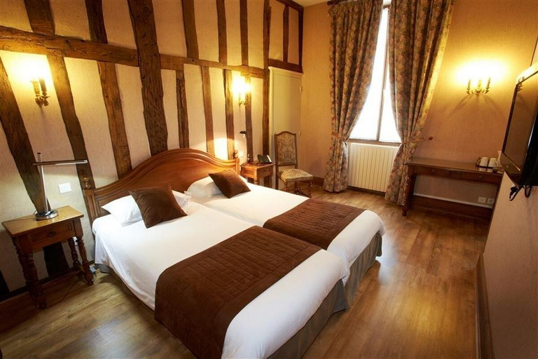 Bedroom 2, Relais Saint Vincent, Yonne