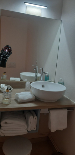 Bathroom 5, Hôtel le Relais de l'Abbaye, Orne