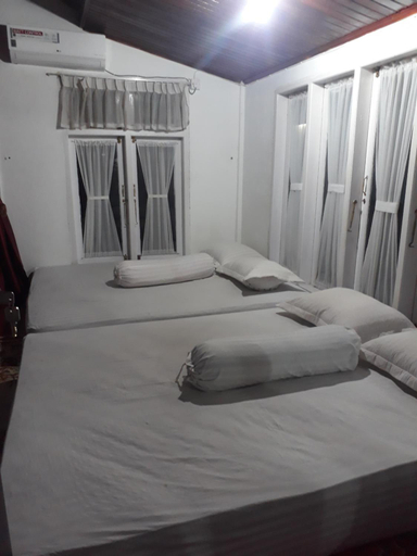 Bedroom 2, Bumimi Homestay, South Pesisir
