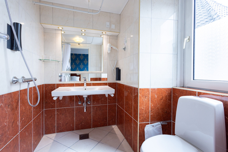 Bathroom 5, Milling Hotel Plaza, Odense