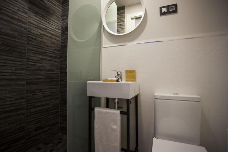 Bathroom 5, Hostal CC Atocha, Madrid