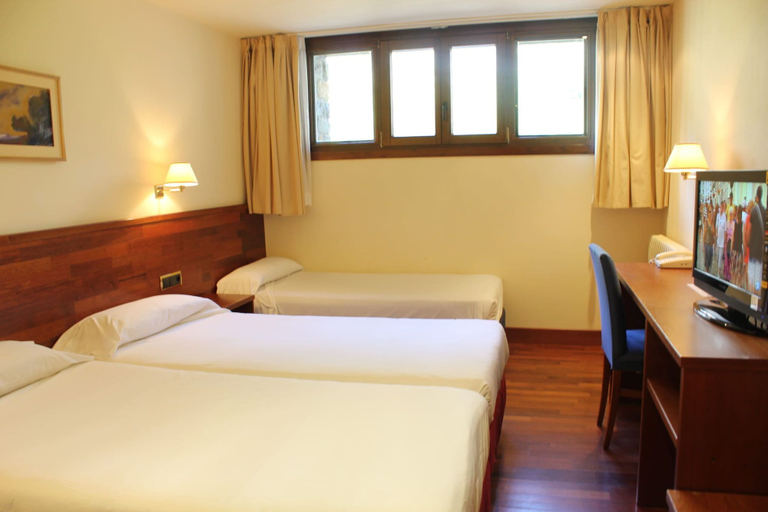 Bedroom 4, Hotel Candanchu, Huesca