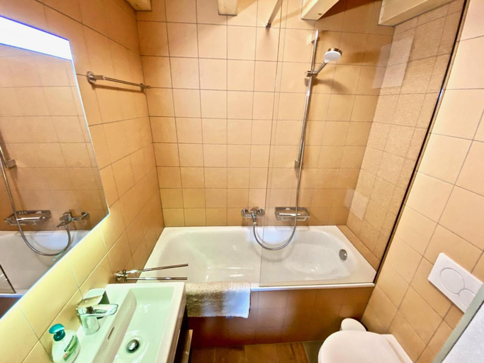Bathroom 3, Le Nid du Corbeau, Monthey